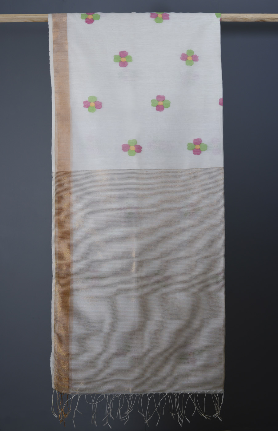 Handwoven Matka Muslin Jamdani Saree