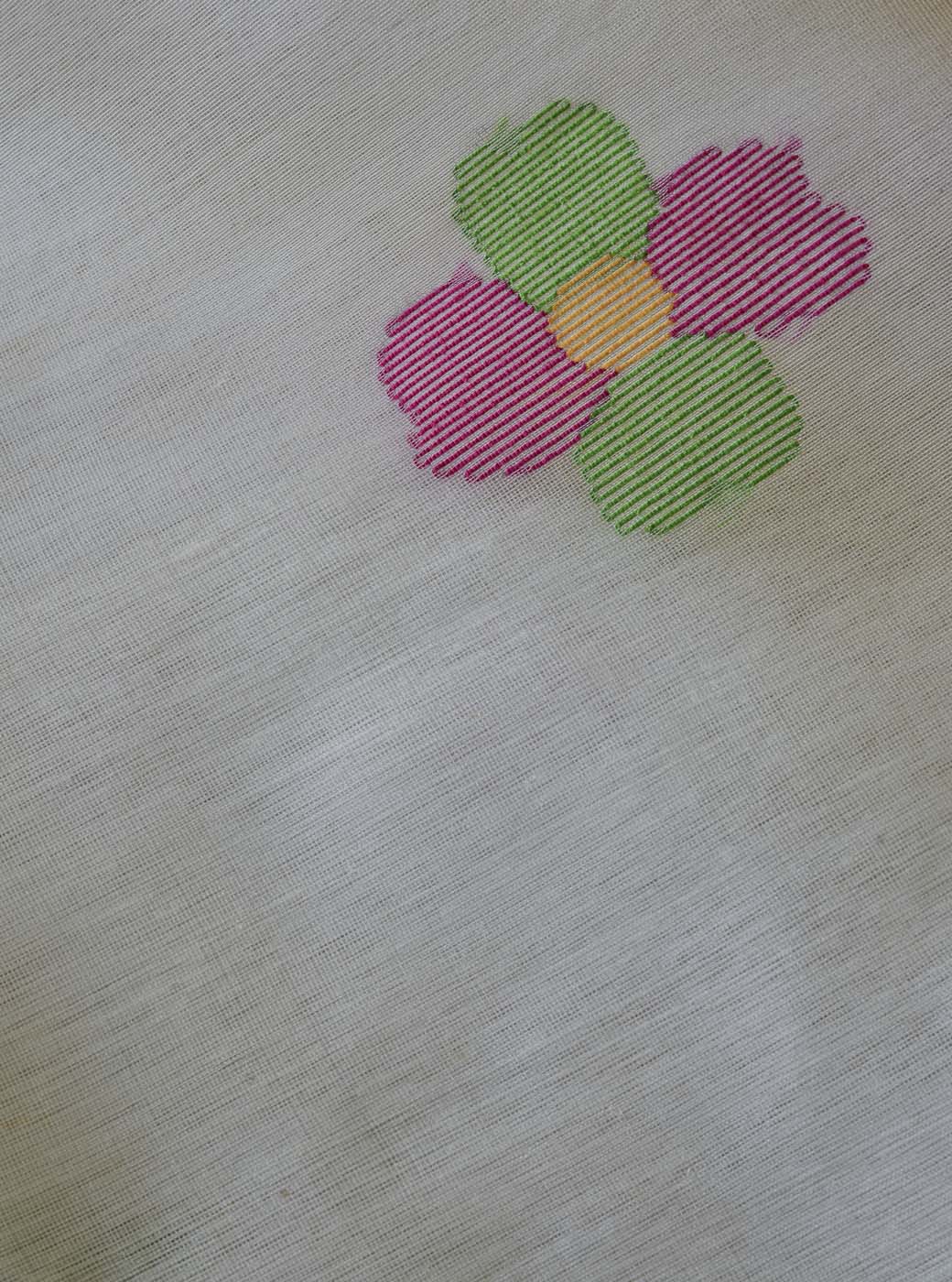 Handwoven Matka Muslin Jamdani Saree - Image 5