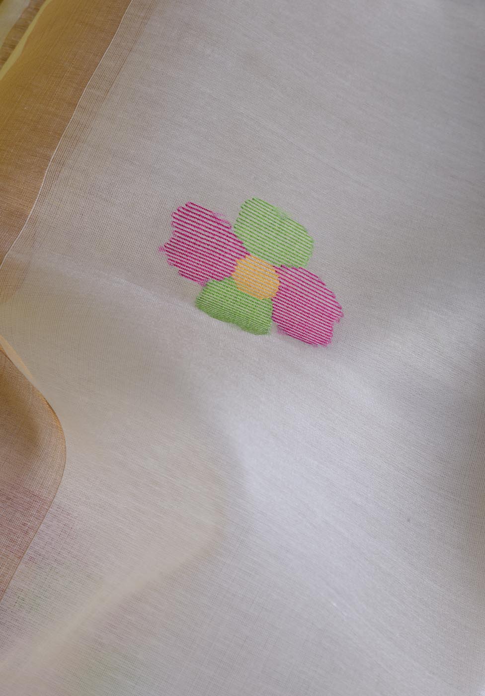 Handwoven Matka Muslin Jamdani Saree - Image 4