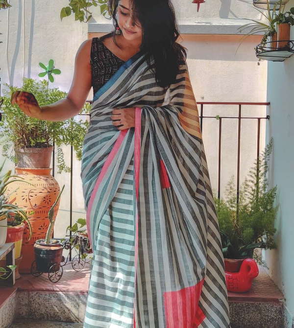 Handwoven Black & White Vertical Line Bawanbooti Saree