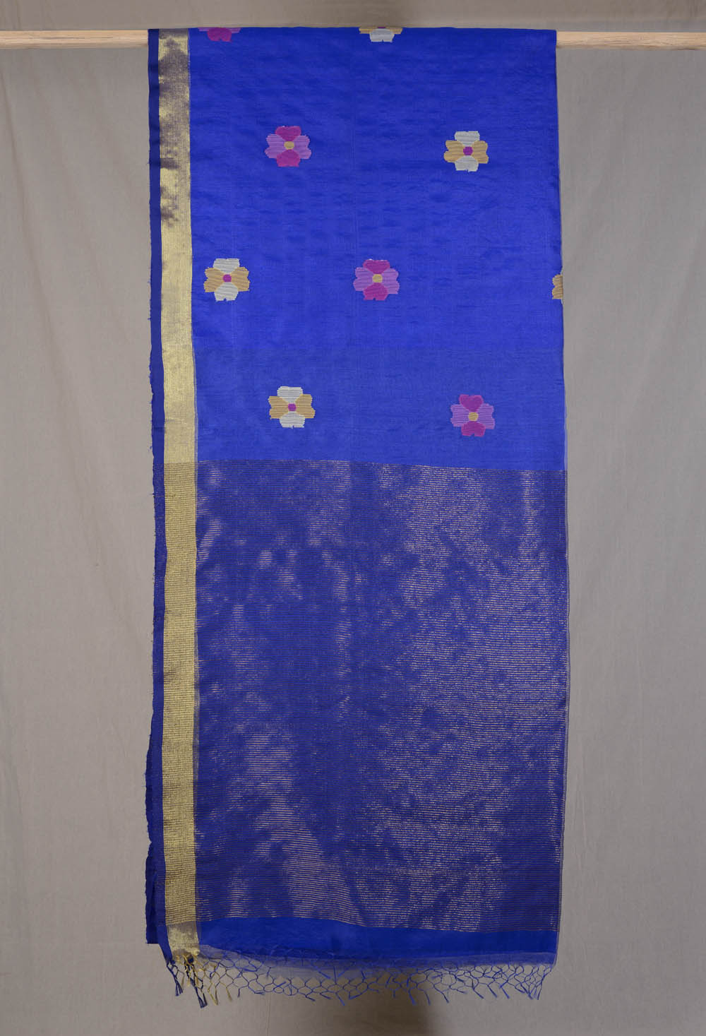 Handwoven Matka Muslin Jamdani Saree