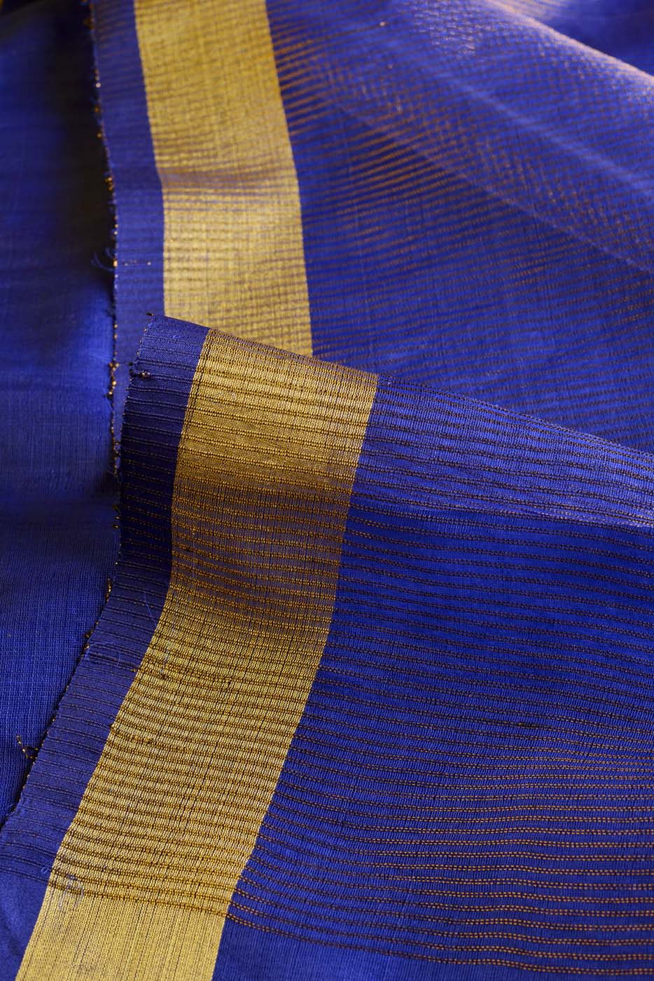 Handwoven Matka Muslin Jamdani Saree - Image 3