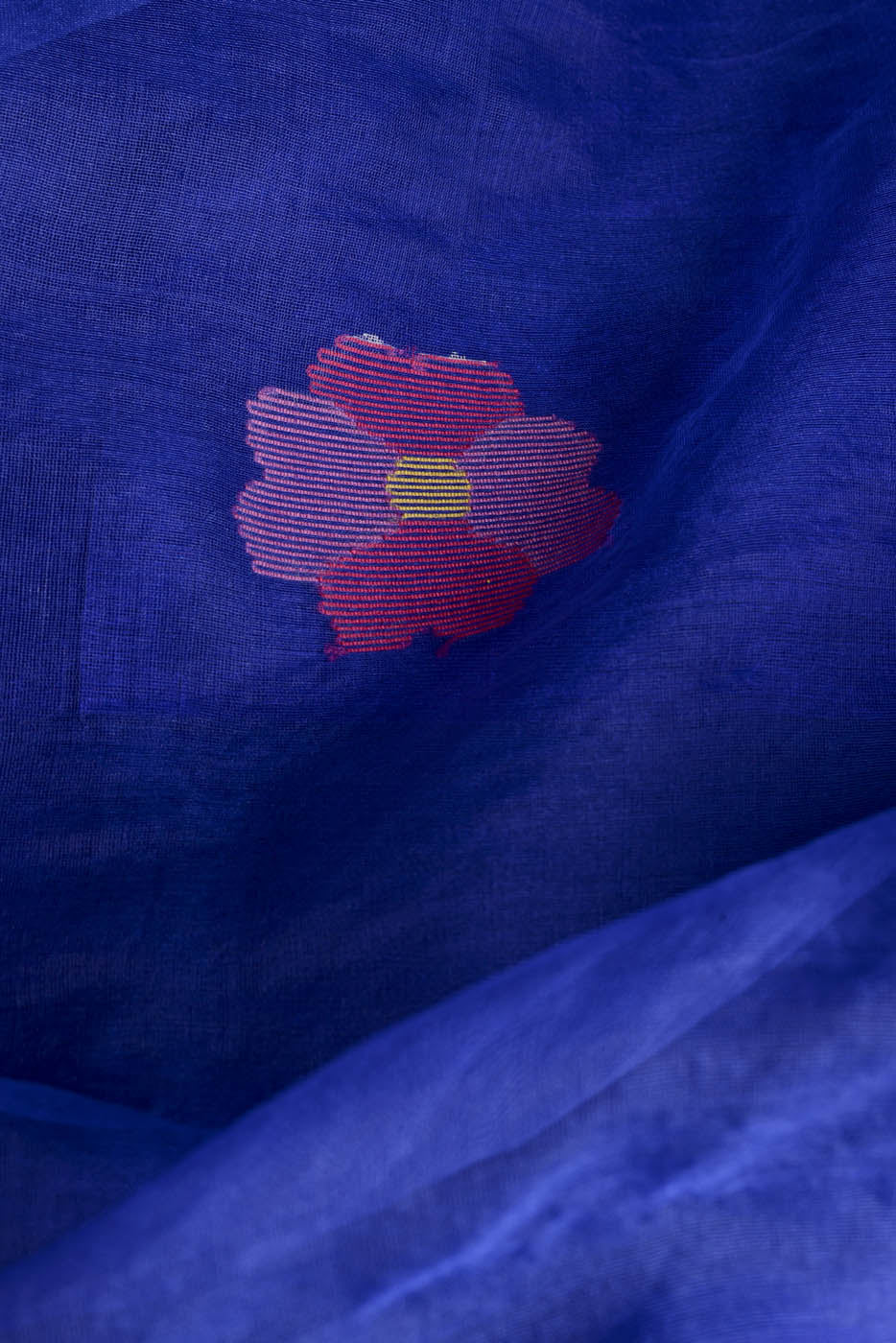 Handwoven Matka Muslin Jamdani Saree - Image 2