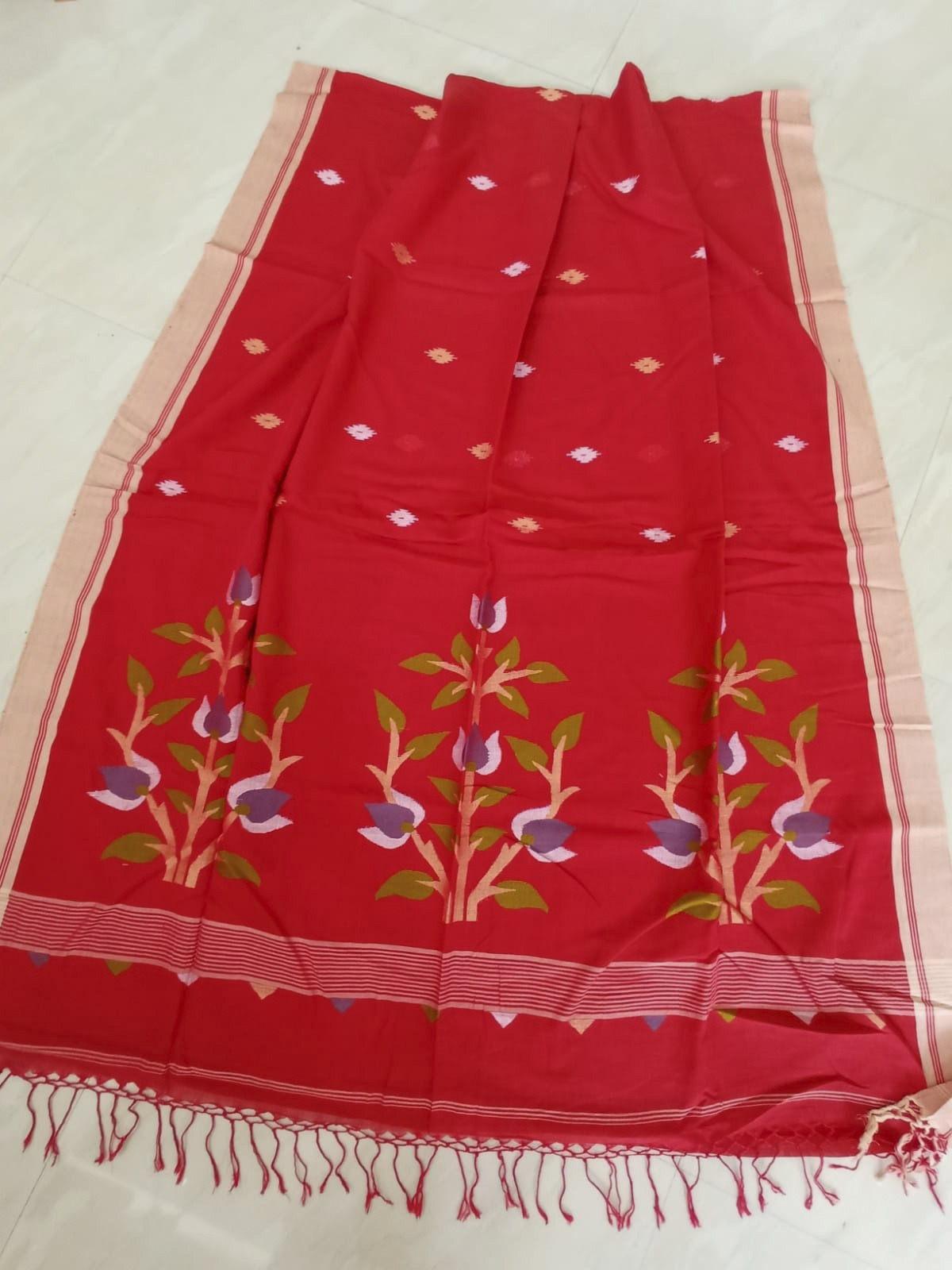 Red Handwoven Floral Jamdani Saree - Image 2
